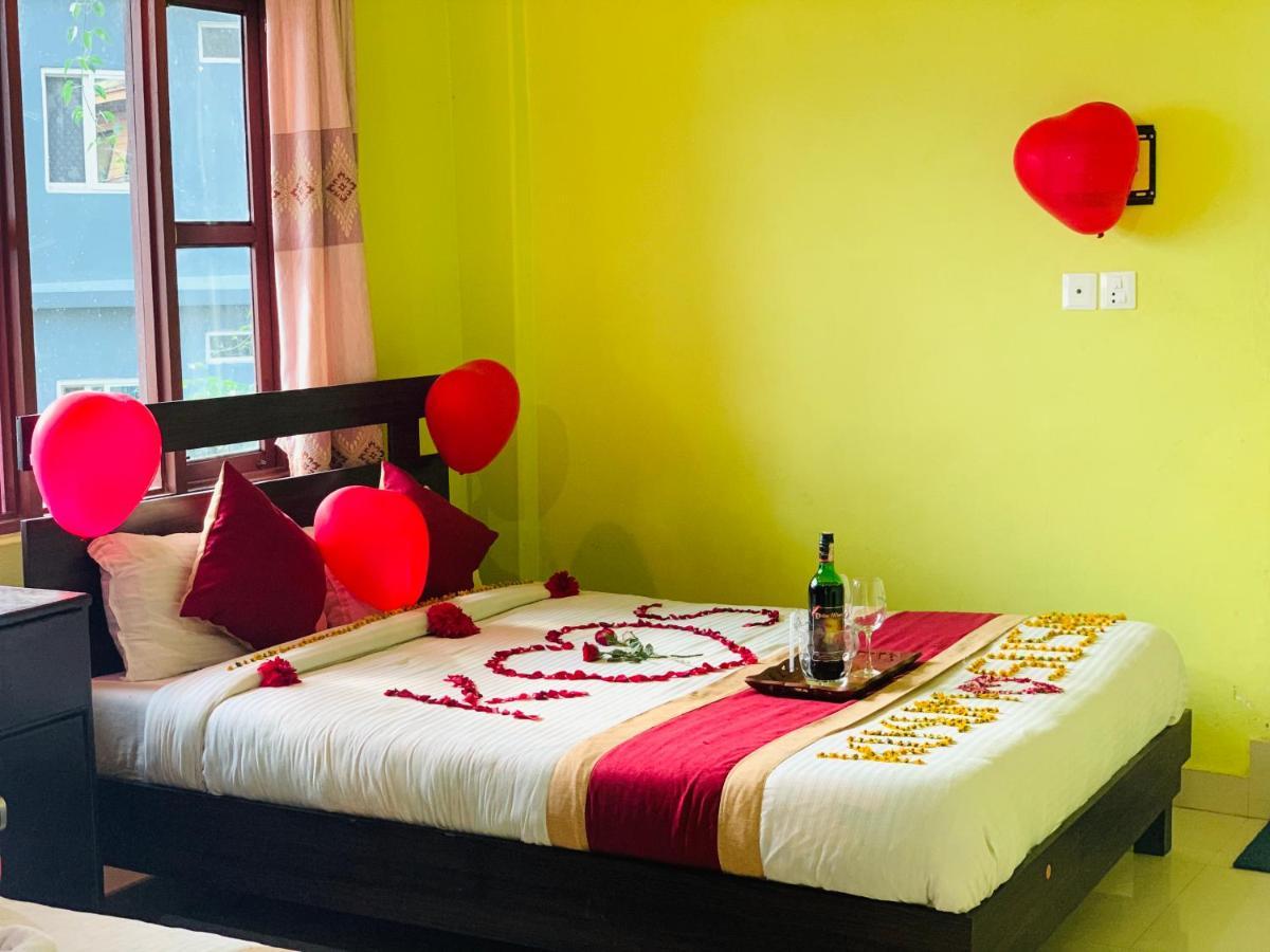 Hotel October Inn Ποκάρα Εξωτερικό φωτογραφία